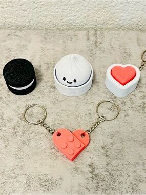 Heart LEGO-style Split Keychain in Coral Pink and fidget clickers